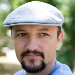 Mariano Chóliz Montañés - Author Photo